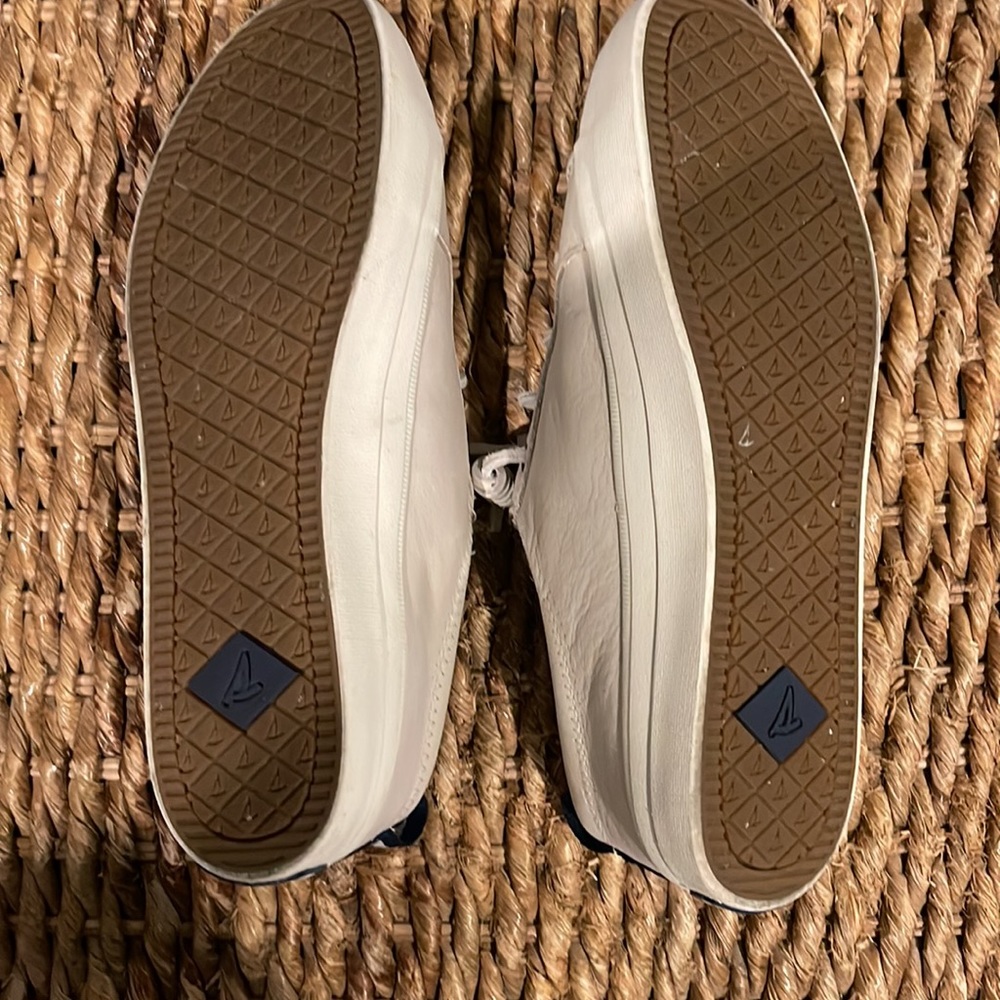 Women’s Sperry Sneakers size 6 1/2 - Picture 3 of 4
